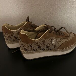 Guess Women's Tan and Brown Logo Sneakers brand new size 9